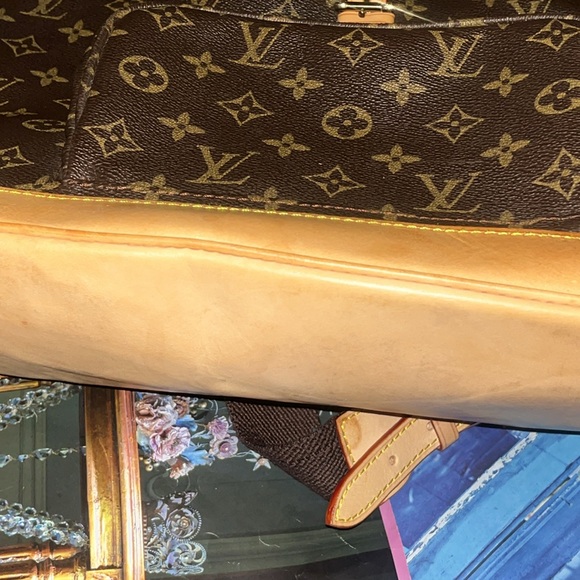 πΉπ€β’ 𫦠Louis Vuitton x GM x Lux for Thine Back Vibes - Picture 14 of 16